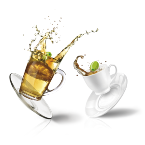 Photomontage tchin-tchin entre tasses thé café avec 1 olive verte dans éclaboussures symbolisant équipe de communication Vert Olive